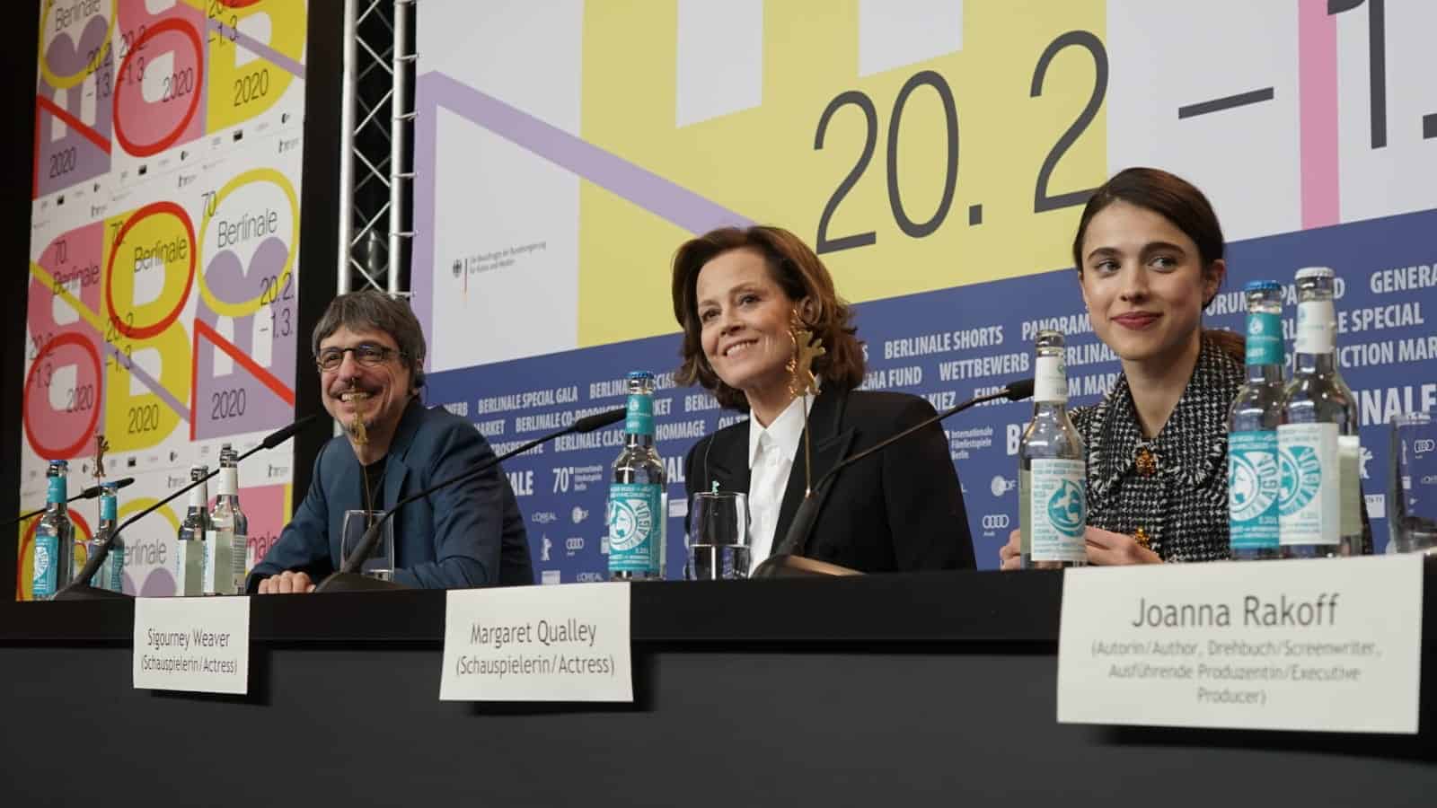 Sigourney Weaver und Margaret Qualley bei der Pressekonferenz in Berlin.