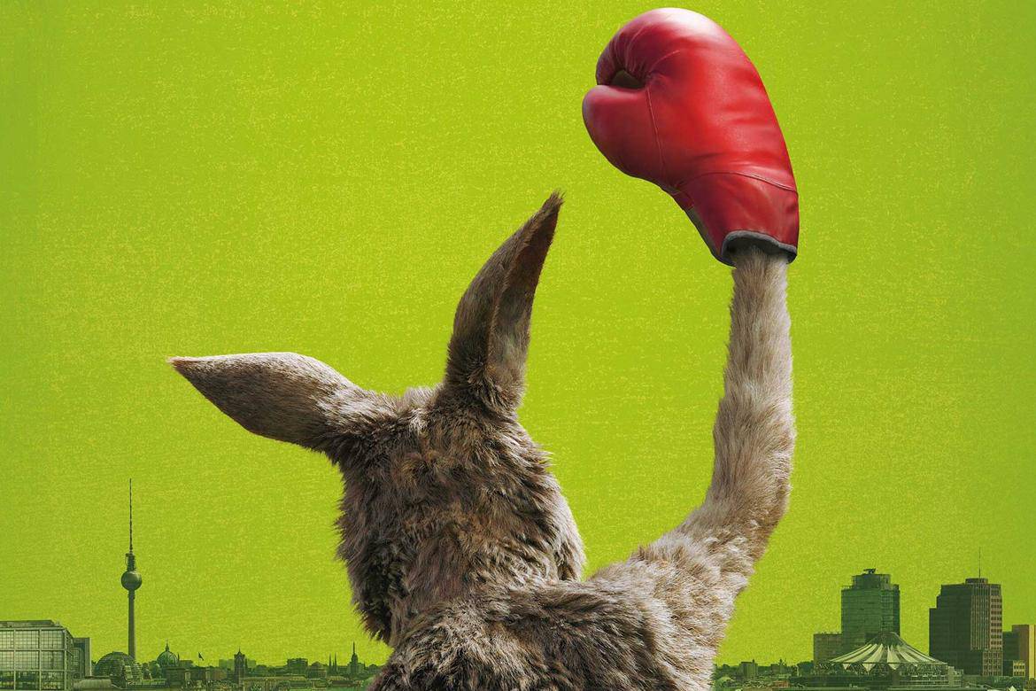 Ein Känguru reckt seine rechte Pfote und trägt einen Boxhandschuh