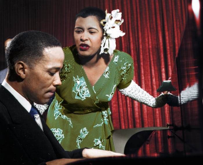 Billie Holiday zusammen mit Bobby Tucker am Klavier