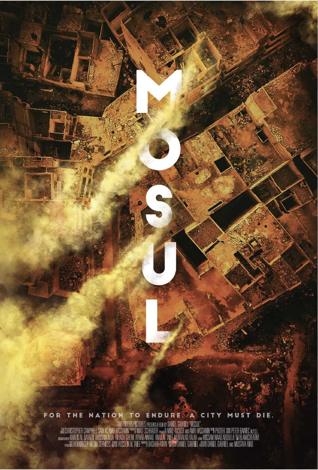 Mosul Filmposter zum kommenden Netflix Film, indem man eine Luftaufnahme der umkämpften Stadt Mosul erkennt. Obwohl es Kritik hagelte, ob der Tatsache, dass eine Gruppe von Weißen, einen Film aus der Sicht der irakischen Bevölkerung dreht, ist jetzt der erste Trailer erschienen.