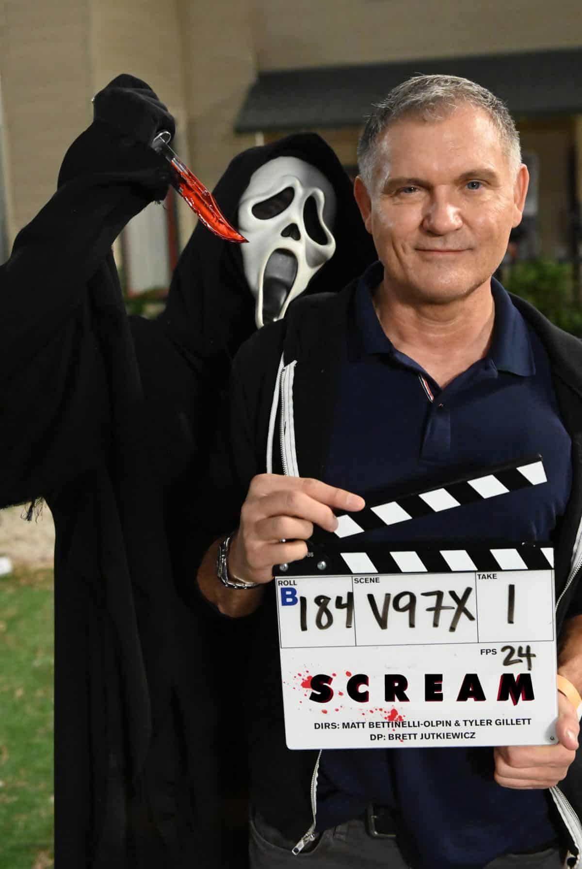 Kevin Williamson am Set von Scream 5