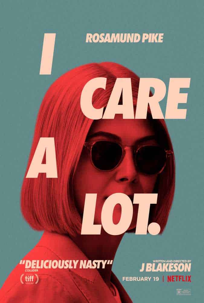 Poster zum Film mit dem gesischt der Schauspielerin Rosamund Pike. Der Film heißt I Care A Lot