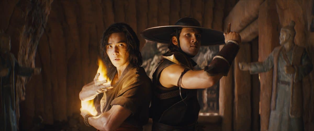 (L-r) LUDI LIN als Liu Kang and MAX HUANG als Kung Lao
