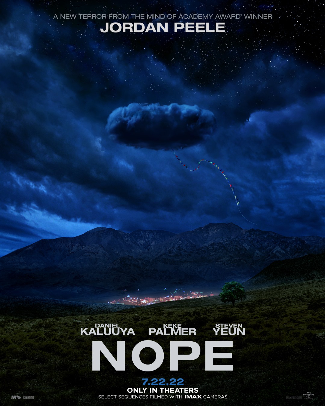 NOPE steht auf einem Plakat zum neuen Horrofilm von Jordan Peele