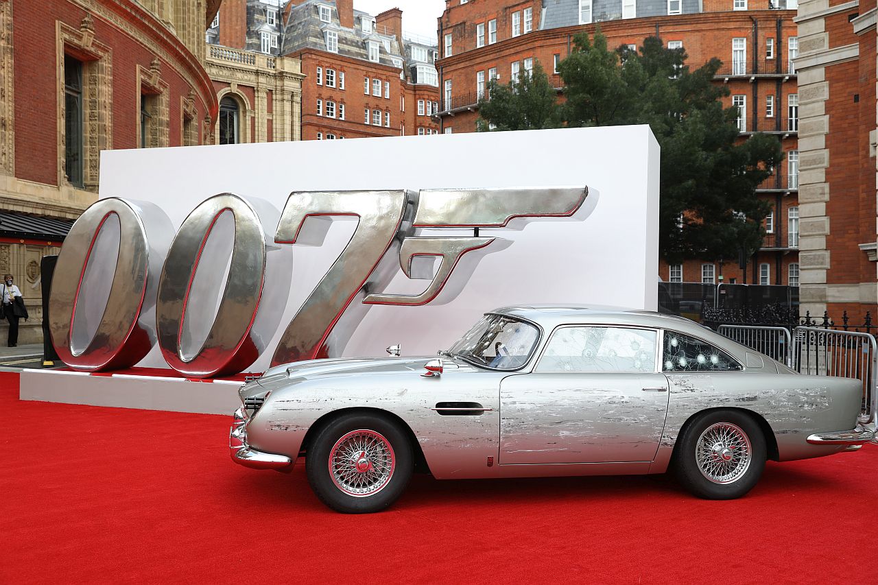 James Bonds Aston Martin bei der Weltpremiere von " KEINE ZEIT ZU STERBEN "