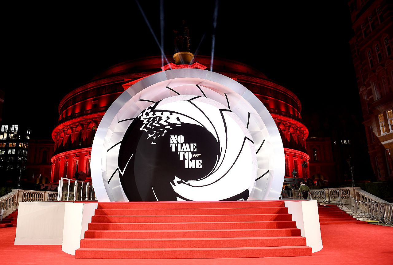 Ein allgemeiner Blick auf den roten Teppich bei der Weltpremiere von " KEINE ZEIT ZU STERBEN " in der Royal Albert Hall am 28. September 2021