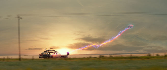 Ectr-1 aus Ghostbusters fährt einem Geist hinterher