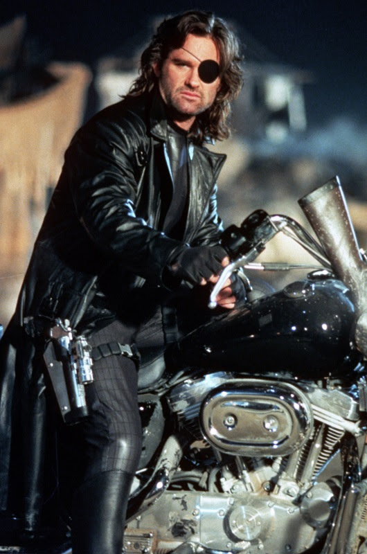 Kurt Russel auf dem Motorrad mit Aug