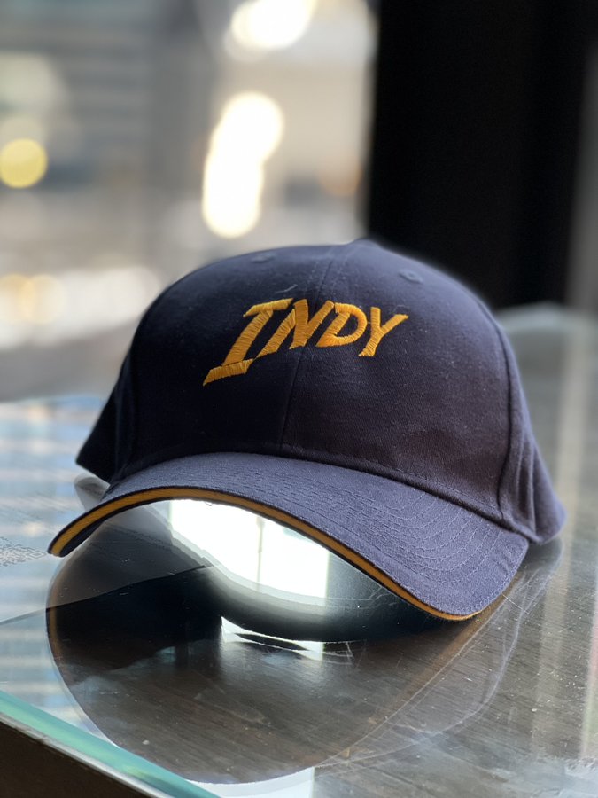 Blaue Cap mit Indy Schriftzug