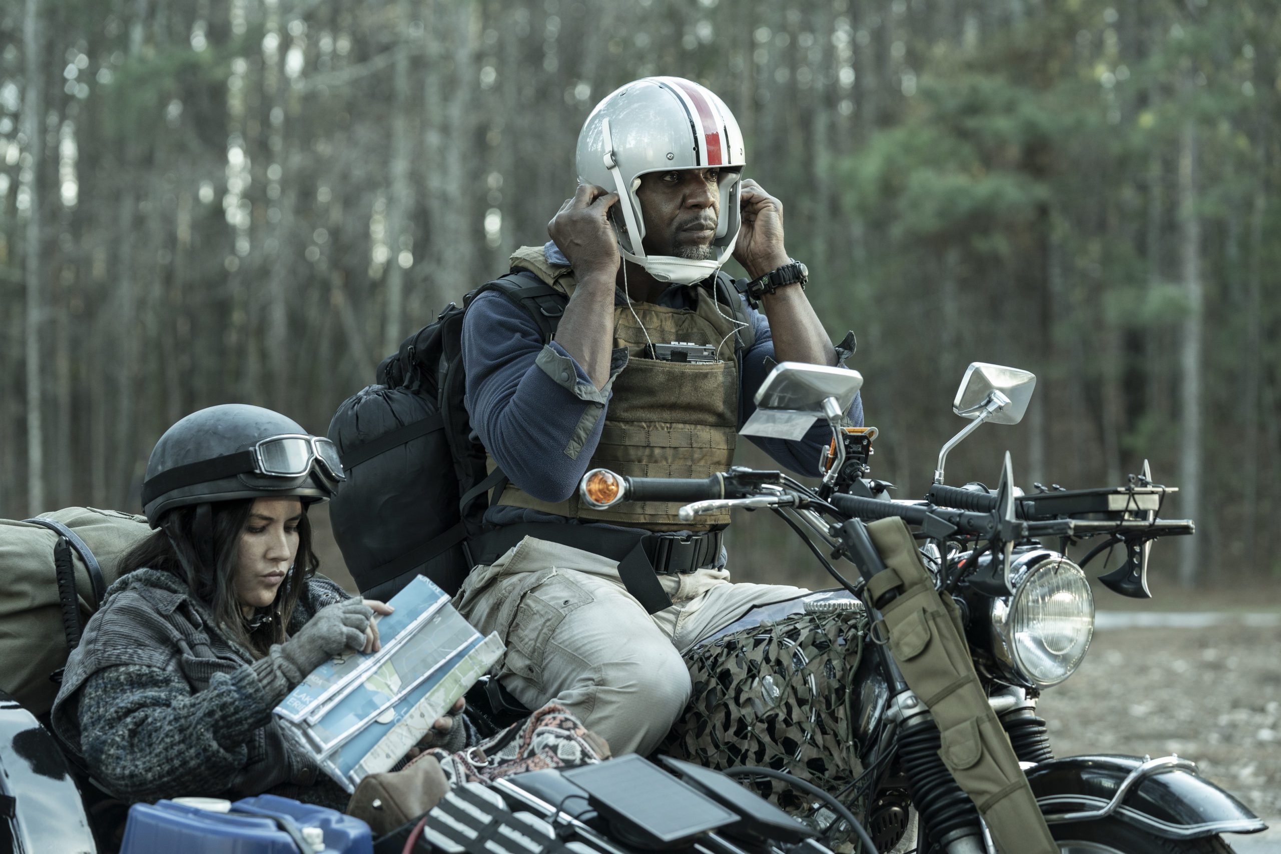 Terry Crews als Joe, Olivia Munn als Evie - Tales of the Walking Dead Staffel 1 