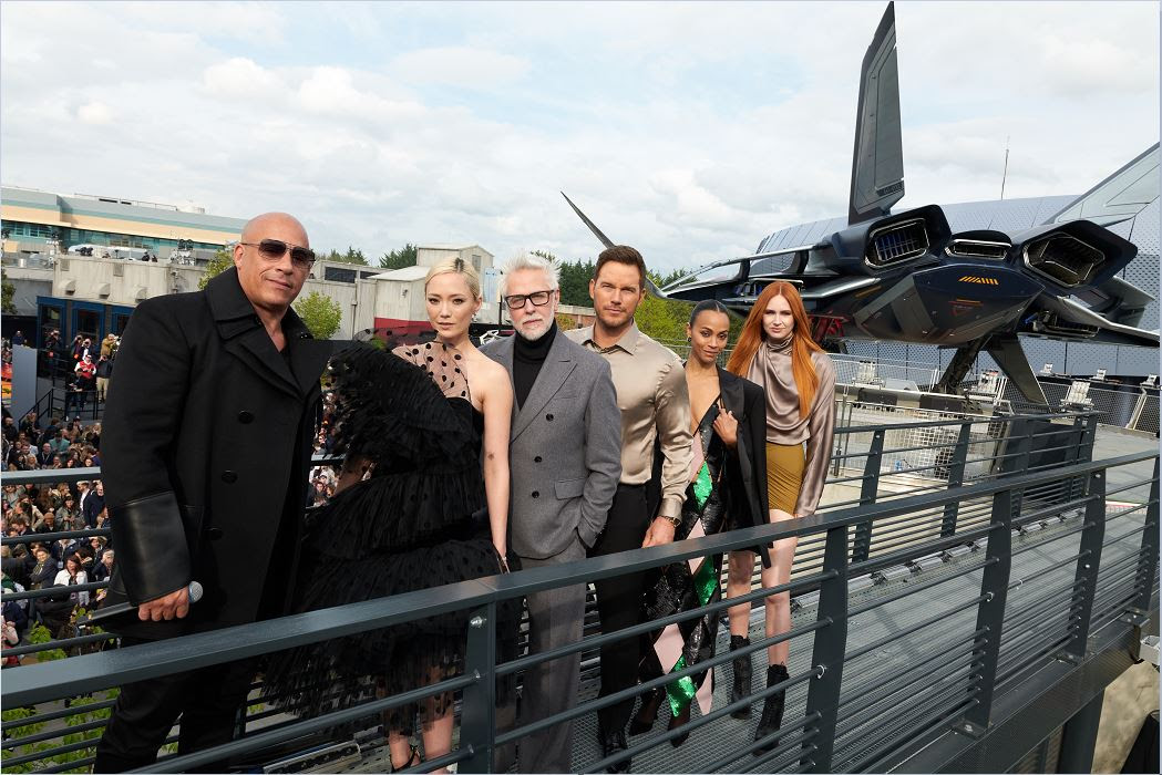 (L-R) Vin Diesel, Pom Klementieff, James Gunn, Chris Pratt, Zoe Saldana und Karen Gillan im Disneyland Paris