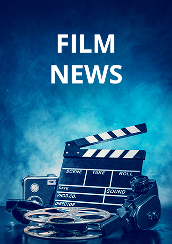 Schriftzug Film News, Kinomeister Plaket mit Filmrolle und Filmklappe auf blauen Hintergrund.