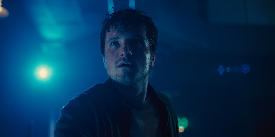 Josh Hutcherson als Mike in Five Nights at Freddy's, Regie Emma Tammi