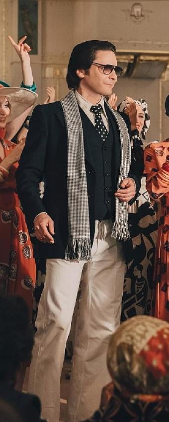 Daniel Brühl ( Mitte) als Karl Lagerfeld in "Becoming Karl Lagerfeld"
