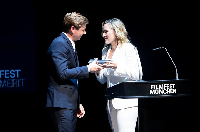 David Kross, Kate Winslet bei der CINEMERIT VERLEIHUNG und Premiere von DIE FOTOGRAFIN im Deutschen Theater im Rahmen des 41. FILMFEST MÜNCHEN am 02. Juli 2024.
