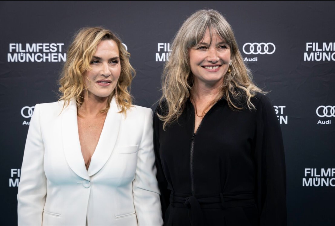 (L-R) Kate Winslet, Kate Solomon bei der CINEMERIT VERLEIHUNG und Premiere von DIE FOTOGRAFIN im Deutschen Theater im Rahmen des 41. FILMFEST MÜNCHEN am 02. Juli 2024.