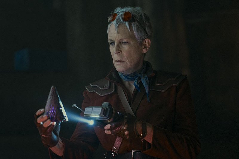 Tannis (Jamie Lee Curtis)