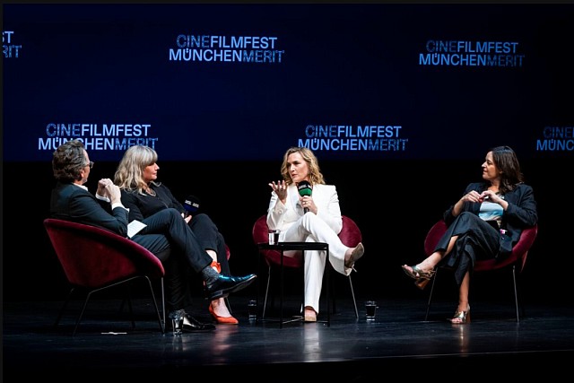 Christoph Gröner, Kate Winslet, Kate Solomon, Julia Weigl beim Filmtalk nach der Premiere von DIE FOTOGRAFIN am Rande der CINEMERIT VERLEIHUNG im Deutschen Theater im Rahmen des 41. FILMFEST MÜNCHEN am 02. Juli 2024