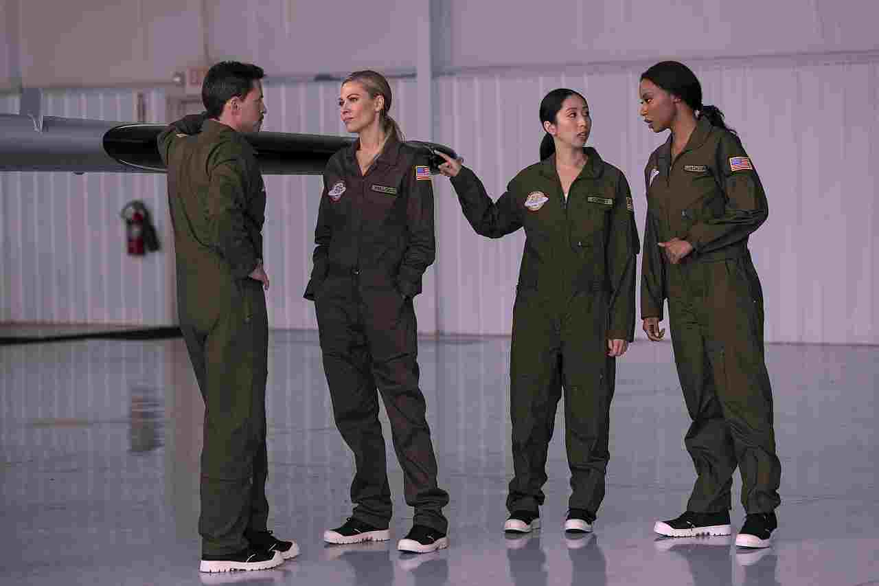 Captain Jack (Andrew Call), Dr. Stacy (Desi Lydic), Miriam (Josephine Huang), und Grace (Yasha Jackson) in SPACE CADET