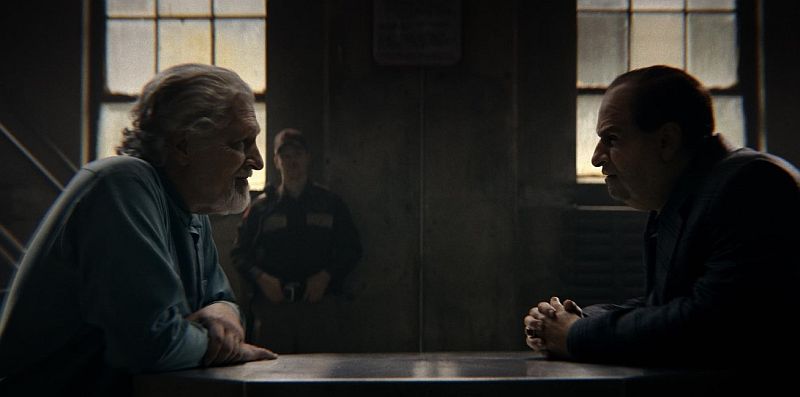 (L-R) Clancy Brown und Colin Farrell in THE PENGUIN