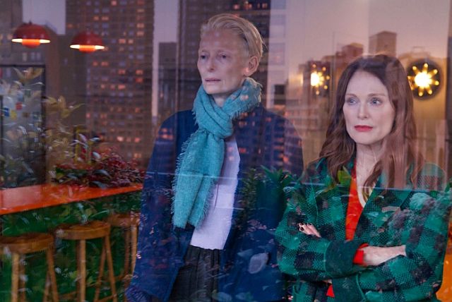 (R-L) Julienne Moore und Tilda Swinton in The Room Next Door