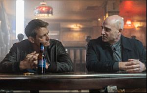 (L-R) Joel Kinnaman und Mark Strong in THE SILENT HOUR