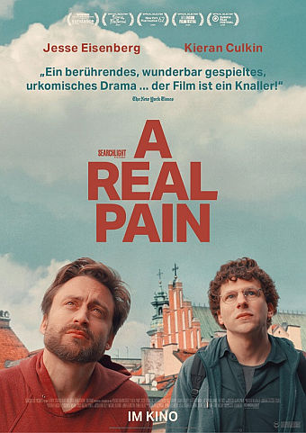 „A REAL PAIN“ – TRAILER zeigt einen emotionalen Roadtrip der Selbstfindung