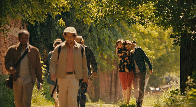 Im Hintergrund (R-L) Jesse Eisenberg und Kieran Culkin in A REAL PAIN