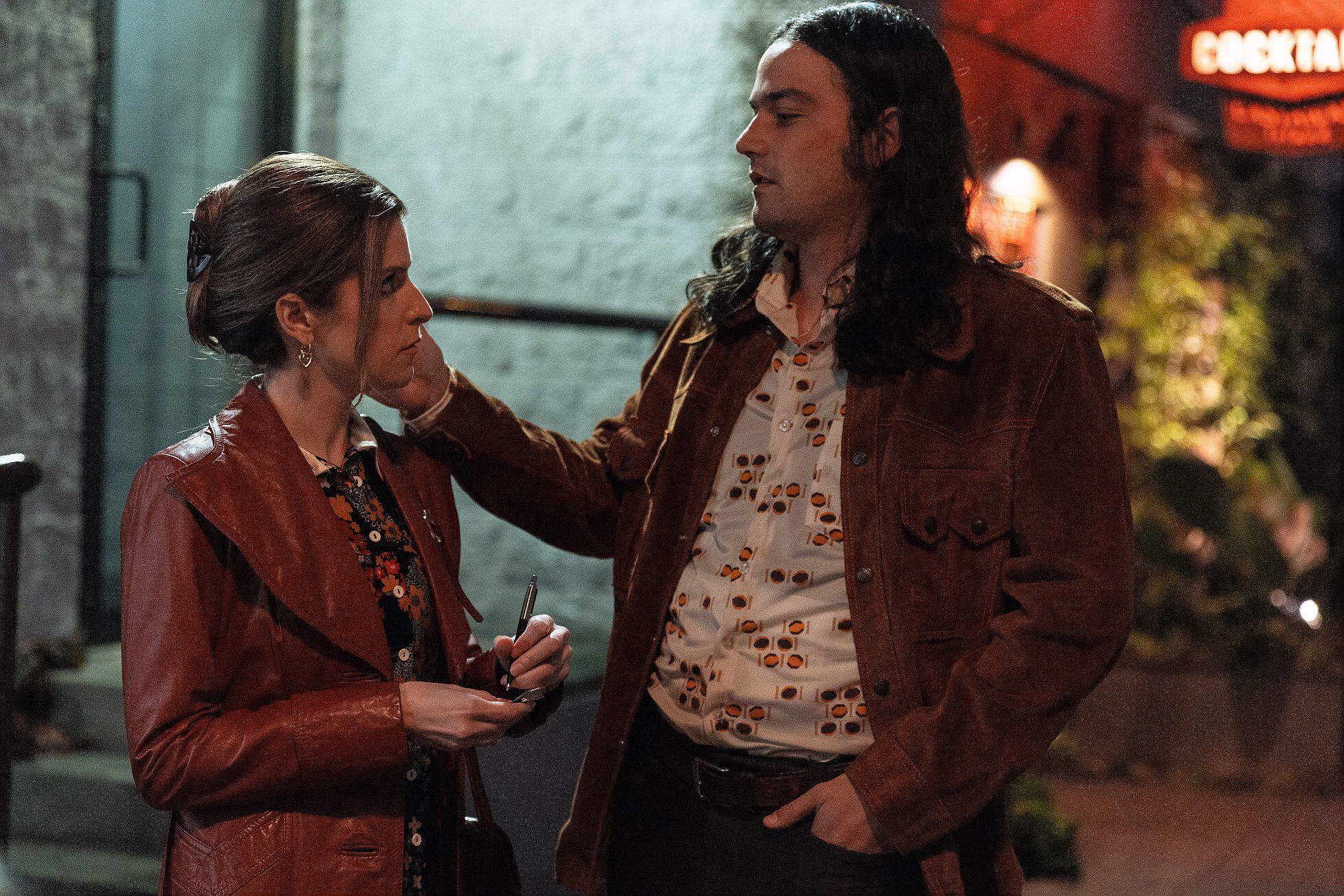 (L-R) Anna Kendrick und Daniel Zovatto in The Dating Game Killer