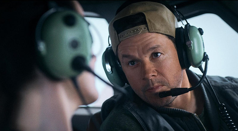 MARK WAHLBERG IN FLIGHT RISK