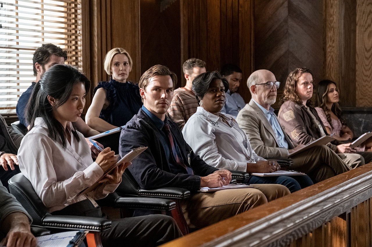 (L-r) NICHOLAS HOULT als Justin Kemp, LESLIE BIBB als Denice, ADRIENNE C. MOORE als Yolanda and J.K. SIMMONS als Harold in Juror #2