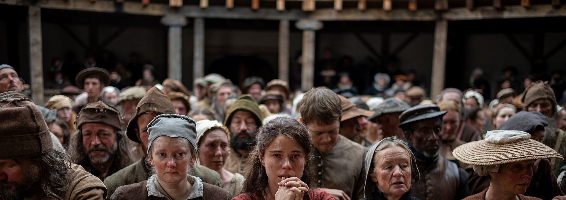 Jessie Buckley als Agnes and Joe Alwyn als Bartholomew in HAMNET