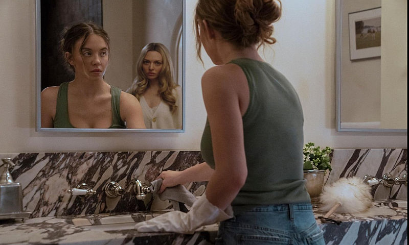 Amanda Seyfried and Sydney Sweeney in The Housemaid - Wenn sie wüsste (2025)
