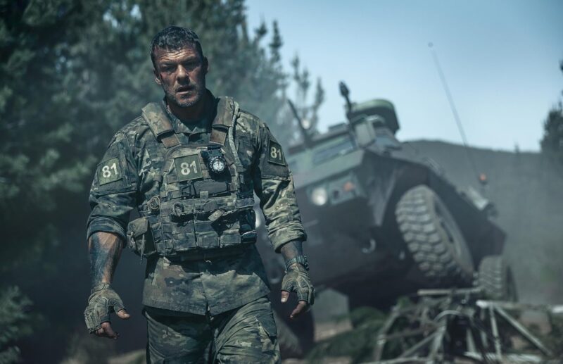 Alan Ritchson als 81 in War Machine.