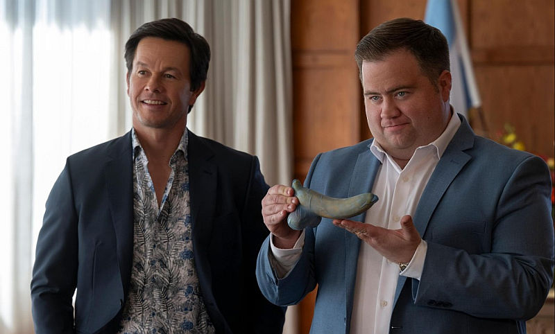 (L-R) Mark Wahlberg und Paul Walter Hauser in Balls Up (2026)
