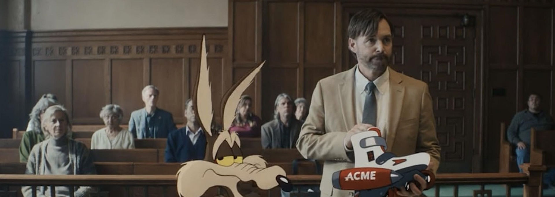 WILL FORTE (Links im Bild) COYOTE vs. ACME
