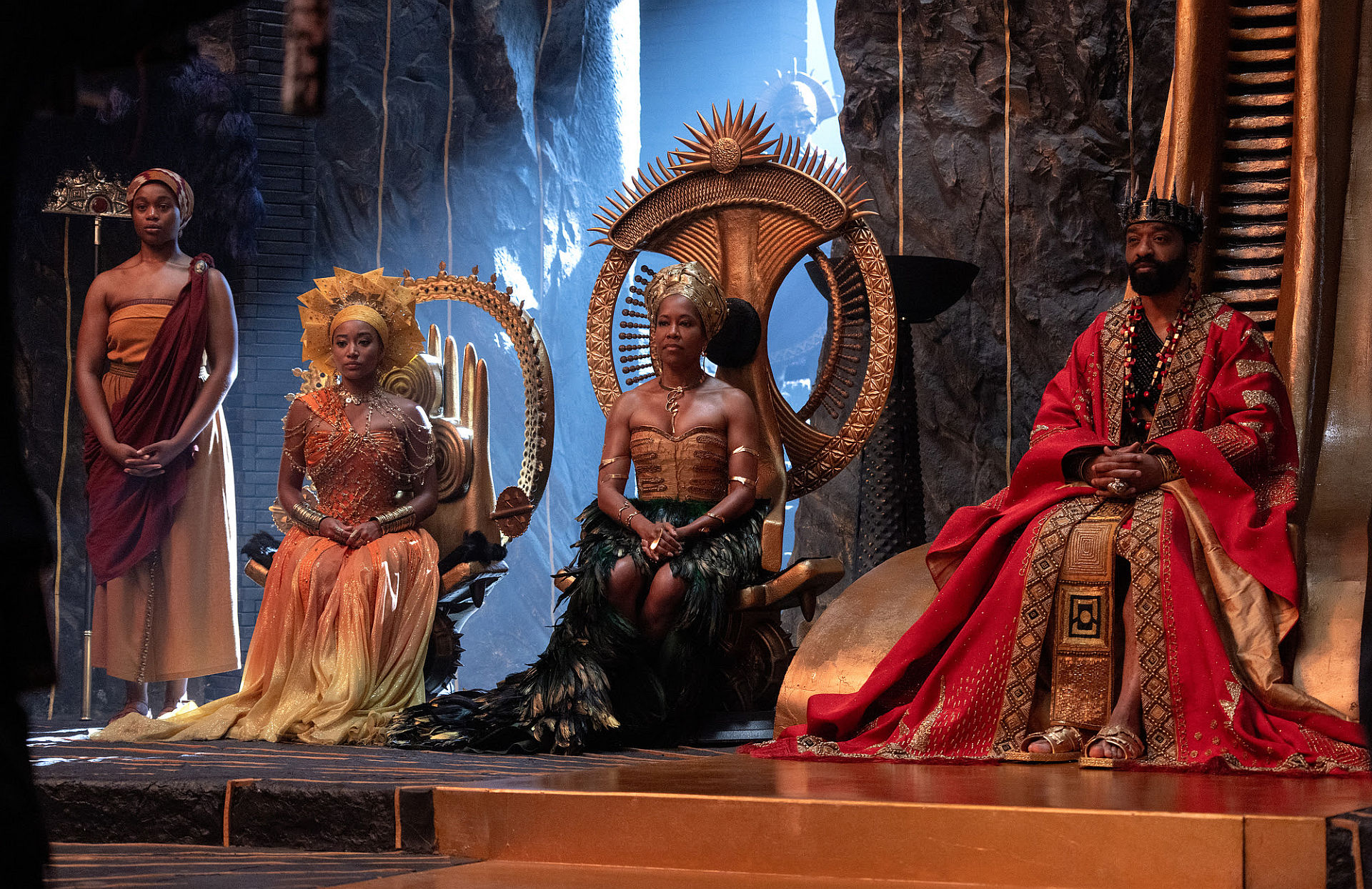 Bukky Bakray spielt Binta, Amandla Stenberg spielt Amari, Regina King spielt Königin Nehanda und Chiwetel Ejiofor spielt König Saran in CHILDREN OF BLOOD AND BONE - GOLDENER ZORN von Paramount Pictures.