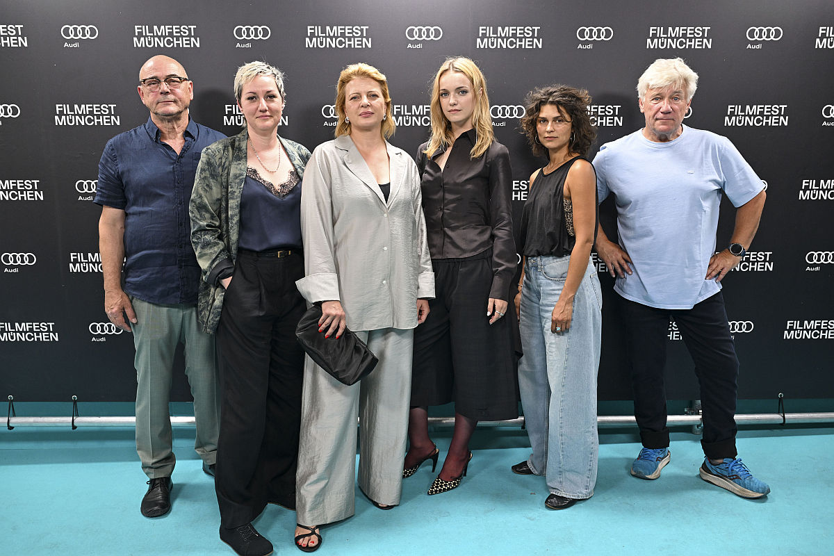 v.l. Thomas Dehler, Esther Rauch (Regie), Jördis Triebel, Lucy Gartner, Naemi Florez and Jörg Schüttauf Filmpremiere NEUES LAND im Gloria Palast auf dem Filmfest München am 29.06.2026