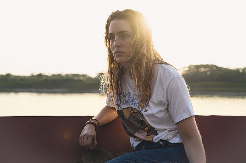 Jessica Rothe als "Alli" in BEWARE BOIÚNA.
