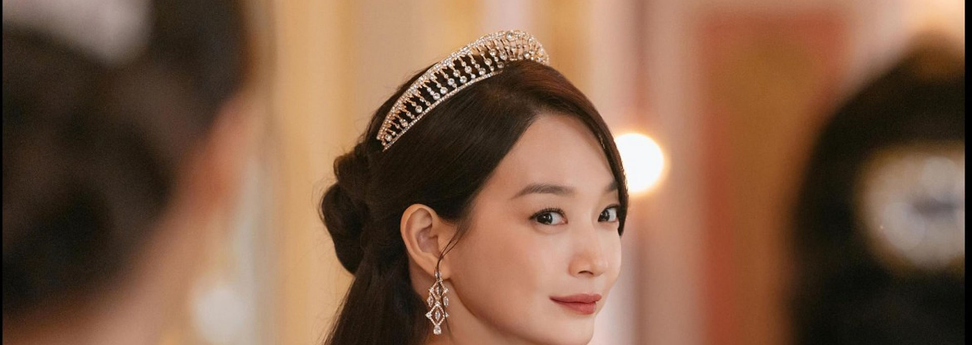 Shin Min-a in DIE NEUVERMÄHLTE KAISERIN (2026)