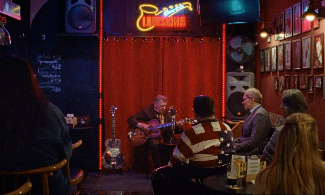 WIENER BLUES – THE LONELIEST MAN IN TOWN
