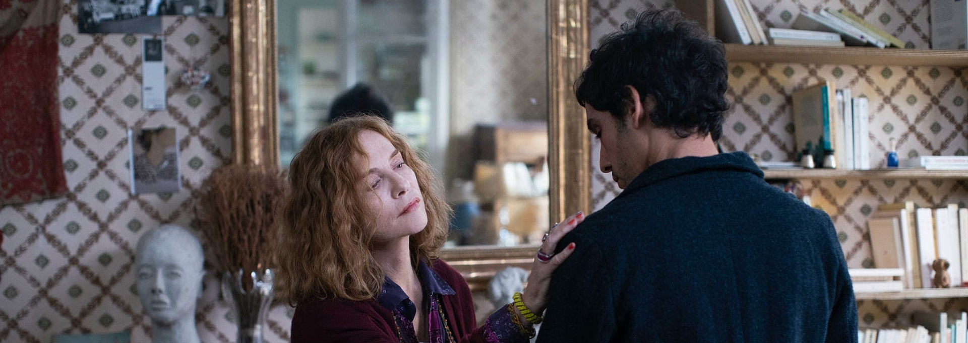 (L-R) Isabelle Huppert and Adam Bessa in Parallele Leben (2026)