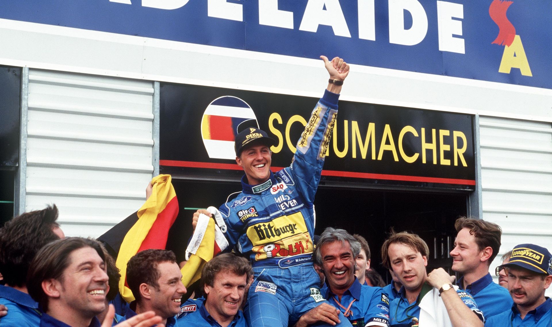 Michael Schuhmacher feiert seinen Triumph mit dem Benetton Team in Schumacher ‘94 - Die Geburt einer Legende