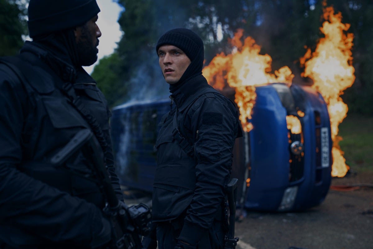 Gershwyn Eustache Jnr und Fionn Whitehead in “The Wanted Man,” ab 06. Januar 2027 bei AppleTV.